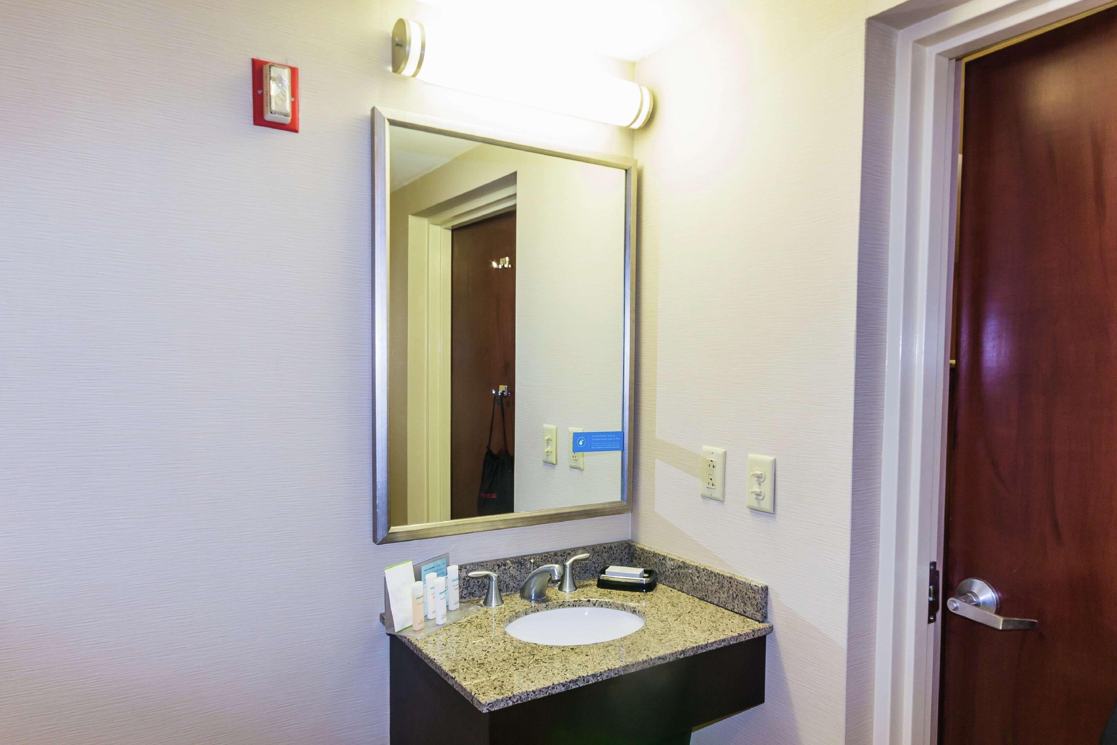 Hampton Inn Sturbridge Exterior foto